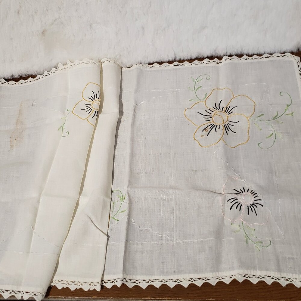 Vintage Cream Ivory Table Runner Mat Decor Embroidered‎ Lace Floral Has Stains